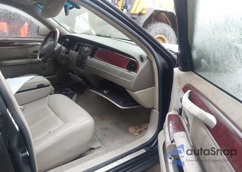 2004 Lincoln Town Car Ultimate из США, поврежденный, VIN 1LNHM83W64Y657300